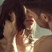 媚薬的な香水で気になる男性を誘惑しちゃう！？デートにも倦怠期にもオススメ出来る魔法の香り！のサムネイル画像