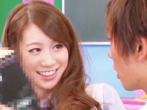 女性向けアダルト動画「☆いつも友達だった男子からイキナリの告白☆積極的な男子のキスに照れながらも受け入れてしまう♪たくさんクンニされて机もビチョビチョになっちゃいます！」のシーン画像