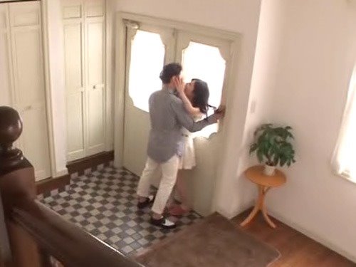 女性向けアダルト動画「☆やっと会えた恋人同士♪待ちきれなくて玄関先で服着たままセックス始めちゃいました！募る想いがおチンチンに表れて彼女は何度もイッちゃいます！」のシーン画像