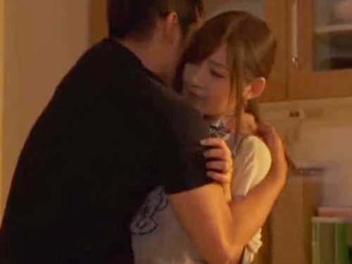 女性向けアダルト動画「『その１』バイト先で夫の従弟に偶然遭遇！家に招いて楽しく飲むはずが・・・。無理矢理レイプされちゃいます！」のシーン画像