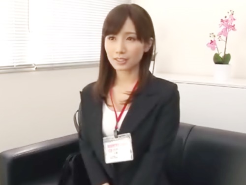 女性向けアダルト動画「趣味と実益を兼ねた枕営業♪ウブな男性はイチコロｗ誘惑して契約ゲット☆」のシーン画像