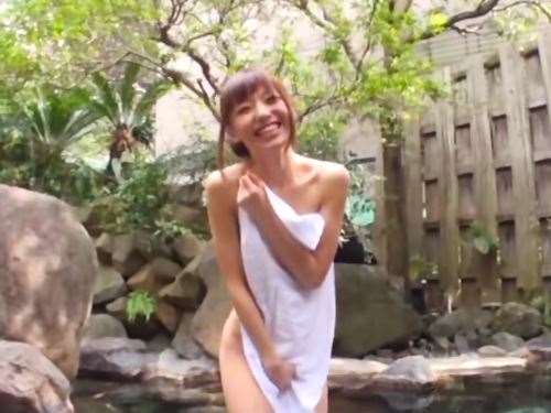 女性向けアダルト動画「彼と露天風呂ではしゃぎながらエッチ♪声を我慢しながら激しく突かれてイッちゃう～☆」のシーン画像