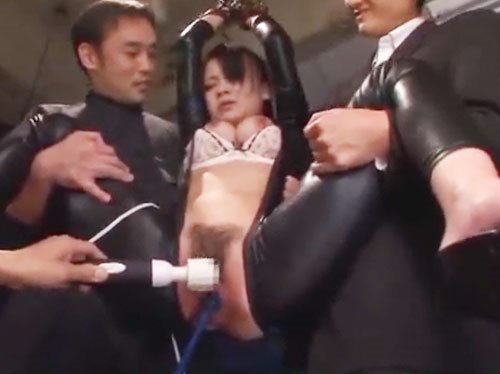 女性向けアダルト動画「手足を拘束されてクリイキ、膣イキ全身でイキまくって悶絶しちゃいます！」のシーン画像