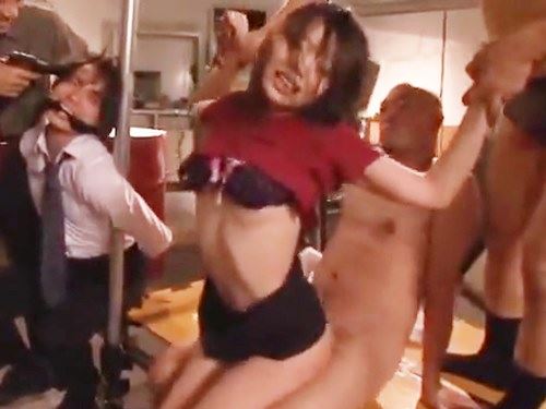 女性向けアダルト動画「カラダを使って復讐を果たす女性捜査官(その2)婚約者の前で無理やりイカされてしまいます!」のシーン画像