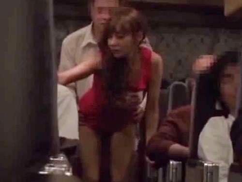 女性向けアダルト動画「バスの中で見知らぬ男性を誘惑♪車内でこっそり？エッチしちゃいます！」のシーン画像