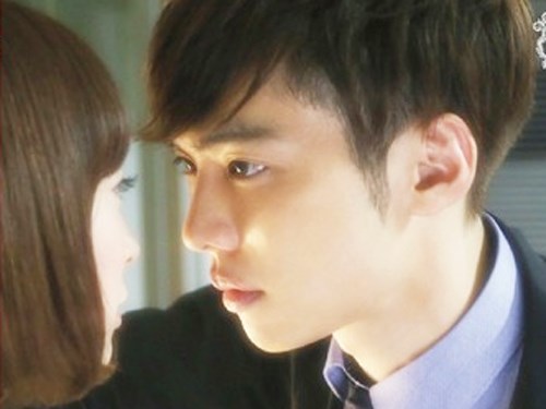 女性向けアダルト動画「☆恋に無縁なアラサー女子が派遣先でまさかのモテ期？イケメンだらけの会社で恋に落ちるのは・・・。」のシーン画像