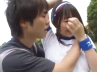 ☆体操服のコスプレで一徹先生に体育の授業を受けています。芝生のキレイな公園で何度もイッてしまう女性です！のサムネイル画像