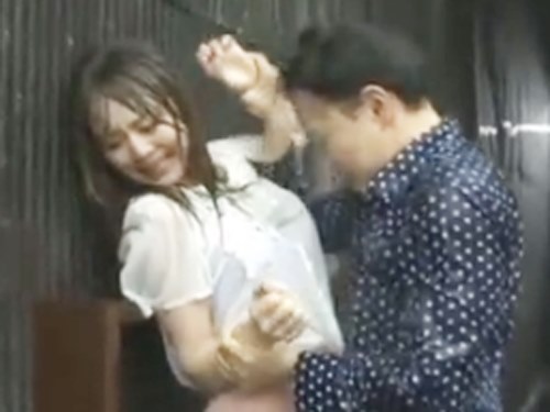 女性向けアダルト動画「☆雨宿りした工場の軒下でレイプされちゃいます！濡れてしまった服をビリビリに破られて抵抗虚しく・・・。」のシーン画像