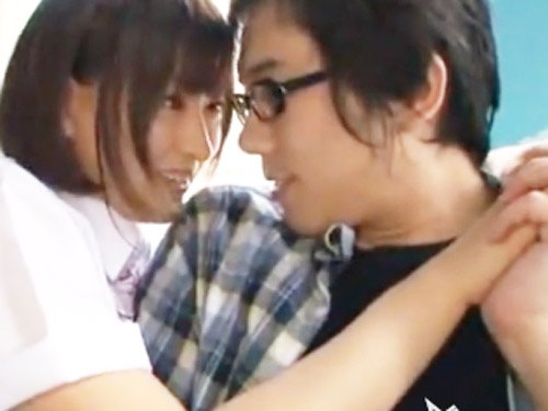 女性向けアダルト動画「☆１コ下の幼なじみは大人しくて真面目な男子。今まで男性として見たことなかったのに急にキュンときてしまって初めてのキス☆」のシーン画像