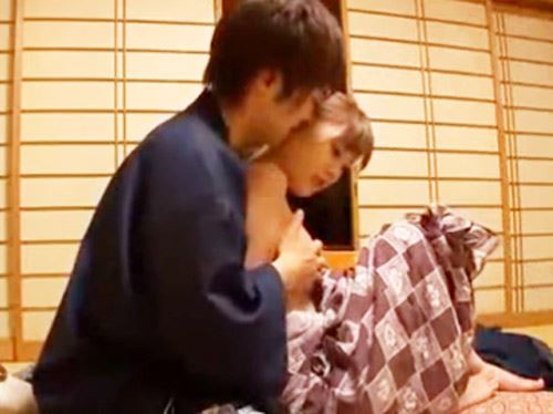 女性向けアダルト動画「☆しっぽりと温泉ラブラブ旅行♪浴衣を着た２人は露天風呂のお湯の音を聞きながら心もカラダも火照っていきます。」のシーン画像