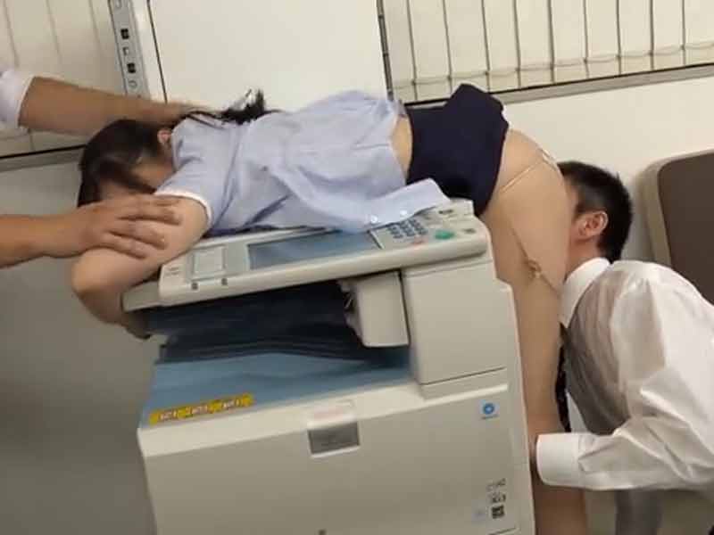 女性向けアダルト動画「数人の男性からエロいことをたっぷりされてしまいます！」のシーン画像