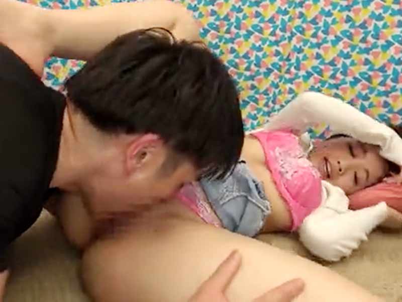 女性向けアダルト動画「車の中でこんなにエッチな事!?ジュルジュルクンニと手マンで潮吹きしちゃいます!」のシーン画像